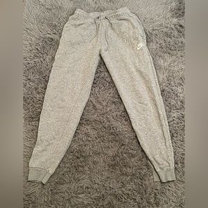 Grey nike sweatpants // small